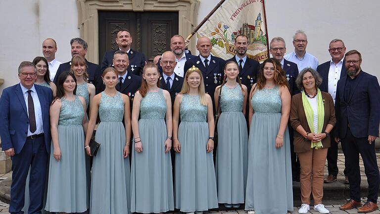 Die Geehrten mit Ehrendamen und Honoratioren. Die Geehrten mit Ehrendamen und Honoratioren. 