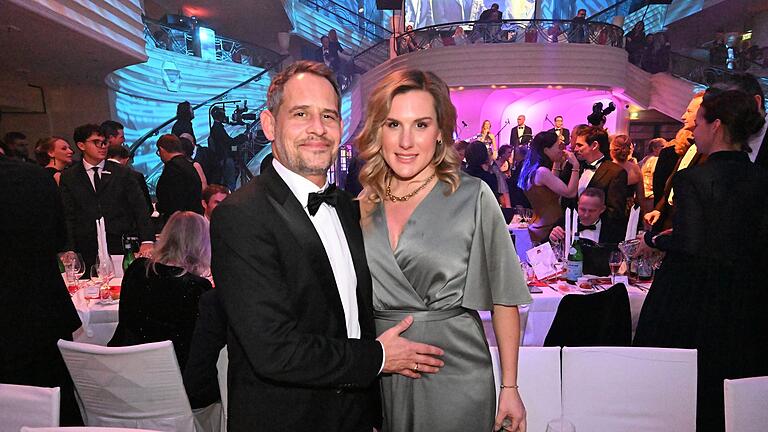 49. Deutscher Filmball - Frisch gebackene Eltern: Moritz Bleibtreu und seine Frau Saskia 49. Deutscher Filmball - Frisch gebackene Eltern: Moritz Bleibtreu und seine Frau Saskia