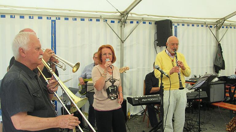 Auf der Trimburg wird am 30. Juni wieder bei einem Weißwurstfrühstück ordentlich gejazzt. Foto: Archiv/Winfried Ehling       -  Auf der Trimburg wird am 30. Juni wieder bei einem Weißwurstfrühstück ordentlich gejazzt. Foto: Archiv/Winfried Ehling