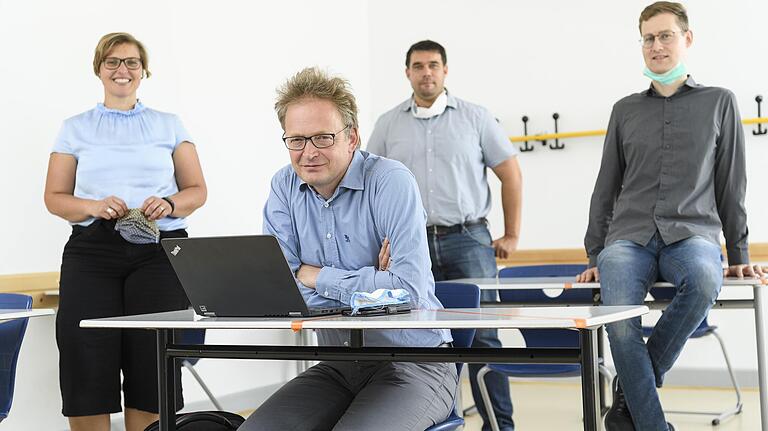 Diese Lehrkräfte des Würzburger Röntgen-Gymnasiums setzen beim Online-Unterricht auf Live-Streams (von links): Kristina Jordan, Wolfgang Weigand, Thomas Raum, Sascha Hankele. Diese Lehrkräfte des Würzburger Röntgen-Gymnasiums setzen beim Online-Unterricht auf Live-Streams (von links): Kristina Jordan, Wolfgang Weigand, Thomas Raum, Sascha Hankele.