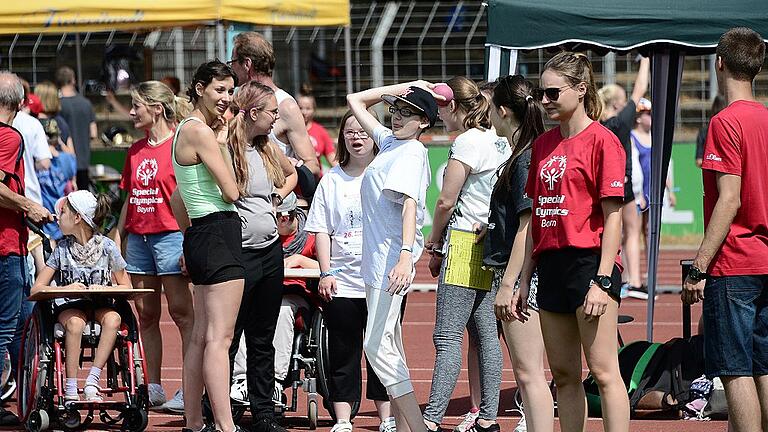 Zu den sieben Disziplinen gehörte neben dem 50-Meter-Lauf, dem Rollstuhlfahren, dem Rolli-Slalom sowie dem Weitsprung mit Anlauf oder aus dem Stand der Ballweitwurf..