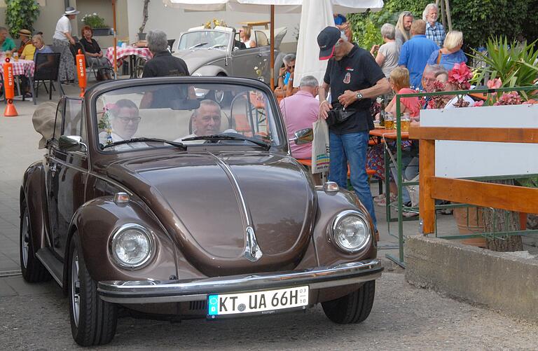 Immer gerne gesehen und jedem bekannt sind die VW Käfer auf Oldtimertreffen. Immer gerne gesehen und jedem bekannt sind die VW Käfer auf Oldtimertreffen.