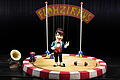 Puppenkiste       -  Augsburger Puppenkiste / Kabarett / Silvester-Kaberett / Silvesterkabarett 2022/2023 - Bild: Ulrich WagnerFlohzirkus mit Dompteur
