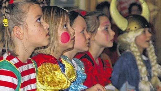 Kinderfasching: 180 kleine Narren vergnügten sich beim Kinderfasching des Neustadter Carneval Club (NCC). Kinderfasching: 180 kleine Narren vergnügten sich beim Kinderfasching des Neustadter Carneval Club (NCC).