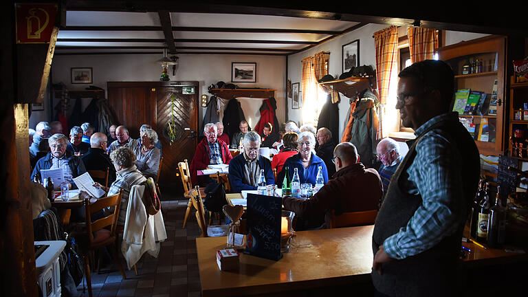 Das Montagssingen in der Hütte hat schon eine lange Tradition. Das Montagssingen in der Hütte hat schon eine lange Tradition.