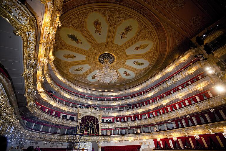 Nach sechs Jahren sorgfältiger Restaurierung erstrahlte der Zuschauerraum des Bolschoi-Theaters 2011 wieder im alten Glanz. Die Bühnentechnik stammt von Bosch Rexroth. Nach sechs Jahren sorgfältiger Restaurierung erstrahlte der Zuschauerraum des Bolschoi-Theaters 2011 wieder im alten Glanz. Die Bühnentechnik stammt von Bosch Rexroth.