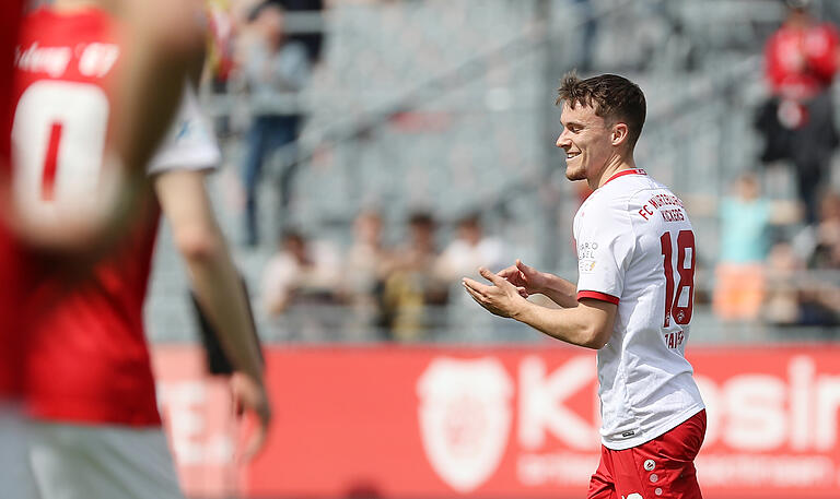 Maximilian Zaiser freut sich über seinen Treffer zum 1:0. Maximilian Zaiser freut sich über seinen Treffer zum 1:0.