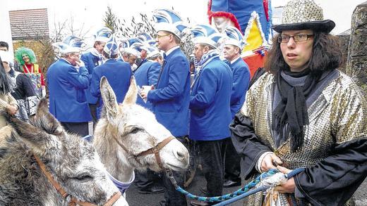 Aus Spott wurde Spaß: Vielerorts haben sich Narren bei den Ortsnecknamen bedient und diesen damit ins Positive umgewertet. So nennen sich die Mitglieder des Homburger Carnevalsvereins Steeäisel. Aus Spott wurde Spaß: Vielerorts haben sich Narren bei den Ortsnecknamen bedient und diesen damit ins Positive umgewertet. So nennen sich die Mitglieder des Homburger Carnevalsvereins Steeäisel.