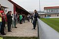 Der Bereich um das Vereinsheim des FC Iphofen soll erweitert werden. Dafür müssen hinter dem Gebäude fünf Parkplätze der Karl-Knauf-Halle weichen, wie beim Ortstermin des Bauausschusses klar wurde.
