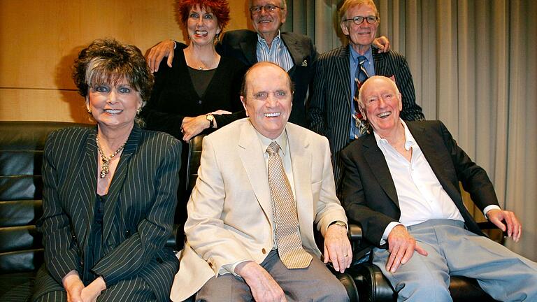 US-Komiker Bob Newhart gestorben - Bob Newhart (M) mit dem Team der „Bob Newhart Show”. US-Komiker Bob Newhart gestorben - Bob Newhart (M) mit dem Team der „Bob Newhart Show”.