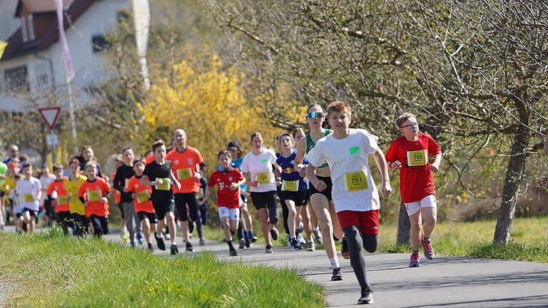 So lief der Saaletal-Marathon des SV Ramsthal       -  Der Mini-Marathon über 4,2 Kilometer führte die Teilnehmer Richtung Euerdorf, ehe es zurück ins Ziel ging.