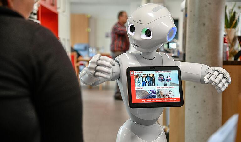 Bei seinem Einsatz in Erlenbach wird Pepper von der Uni Jena wissenschaftlich begleitet. Erste Ergebnisse des Modellprojektes werden frühestens im Juni 2020 erwartet.&nbsp;