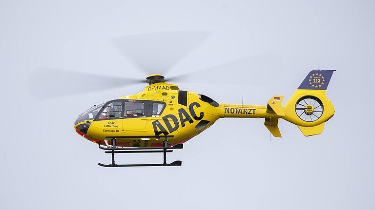 Mit dem Rettungshubschrauber Christoph 18 wurde der Notarzt an die Mainaustraße gebracht. Mit dem Rettungshubschrauber Christoph 18 wurde der Notarzt an die Mainaustraße gebracht.