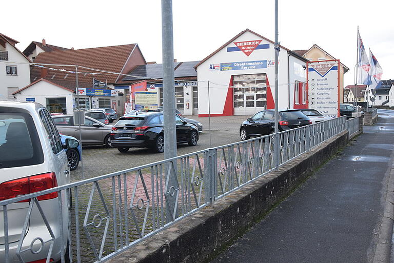 Deutliche Lücken im Gebrauchtwagenangebot sind bei hiesigen Autohändlern wie etwa bei Stefan Bieberich in Burglauer zu erkennen. Deutliche Lücken im Gebrauchtwagenangebot sind bei hiesigen Autohändlern wie etwa bei Stefan Bieberich in Burglauer zu erkennen.