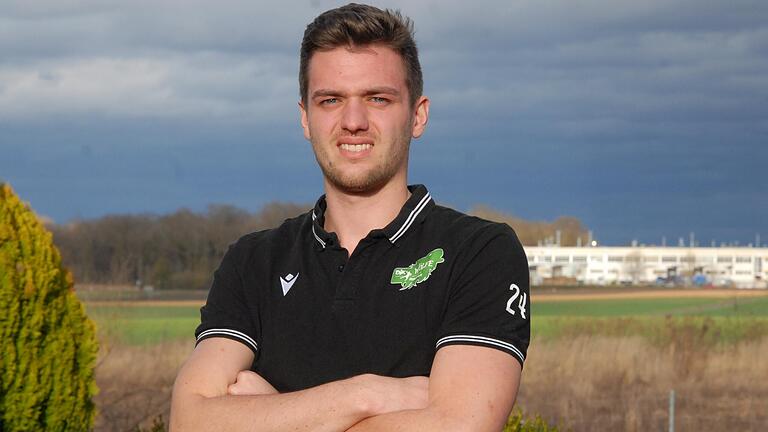 Der Großlangheimer Linus Dürr hat als erster Handballer aus dem Landkreis Kitzingen bei der DJK Rimpar Wölfe den Sprung in den Zweitliga-Kader geschafft. Der Großlangheimer Linus Dürr hat als erster Handballer aus dem Landkreis Kitzingen bei der DJK Rimpar Wölfe den Sprung in den Zweitliga-Kader geschafft.