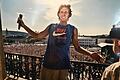 Dirk Nowitzki auf dem Rathausbalkon der Würzburger Residenz nach dem Gewinn des NBA-Titels 2011 mit den Dallas Mavericks. Das Foto hängt im 'Deutschen Haus' in Dallas.