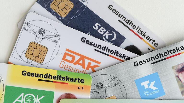 Krankenversicherungskarten       -  Die Kassen sollen stärker mit unterschiedlichen Preisen locken können - so ein Vorschlag.
