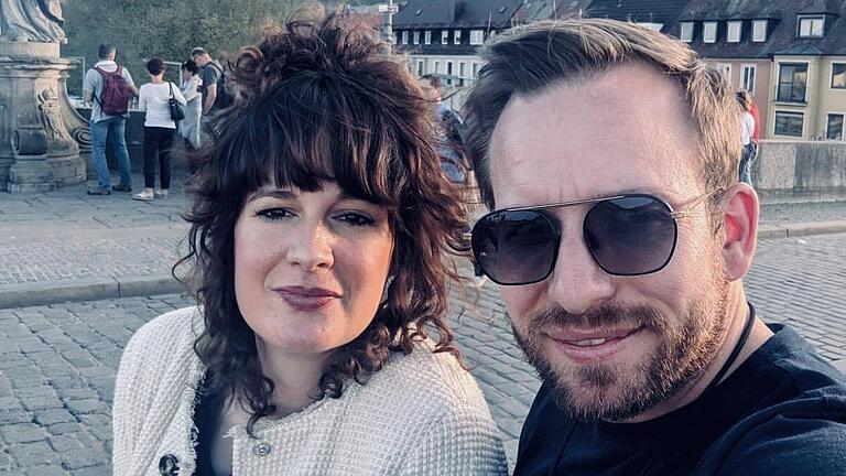 Johanna Juni und Christian Papay vermitteln zur Corona-Zeit etwas Nachtleben-Feeling. Johanna Juni und Christian Papay vermitteln zur Corona-Zeit etwas Nachtleben-Feeling.