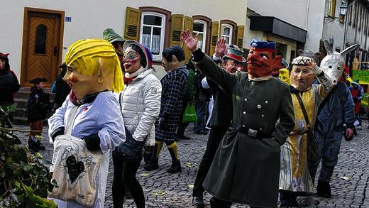 Großkopferte Lengfurter: Historisch sind diese Schwellköpfe aus den 20er Jahren. Großkopferte Lengfurter: Historisch sind diese Schwellköpfe aus den 20er Jahren.