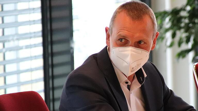 Bürgermeister Thomas Stamm warnte zum sorgsamen Umgang mit Geld. Bürgermeister Thomas Stamm warnte zum sorgsamen Umgang mit Geld. 