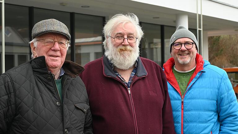 Die Organisatoren des Fränkischen Kabarettpreises (von links) Roland Metz, Rudolf Hegler und Michael Issing wollten mit dem Kabarettpreis die Arnsteiner Stadthalle (im Hintergrund) beleben. Die Organisatoren des Fränkischen Kabarettpreises (von links) Roland Metz, Rudolf Hegler und Michael Issing wollten mit dem Kabarettpreis die Arnsteiner Stadthalle (im Hintergrund) beleben.
