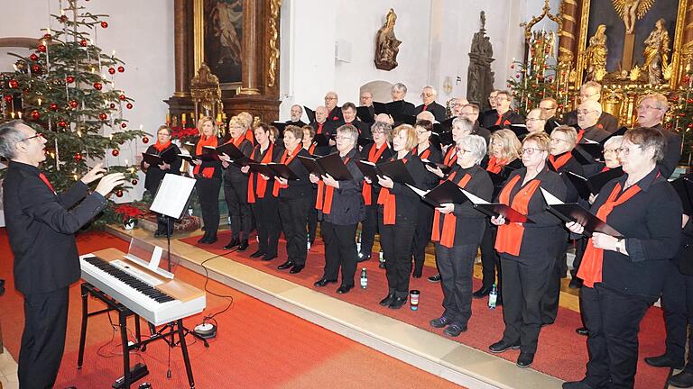 Der Auftritt in der Klosterkirche am Kreuzberg war für den Gemischten Chor des  Gesangvereins Frohsinn aus Riedenberg eine Premiere. Der Leistungschor unter Leitung von Erhard Schumm begeisterte mit vorwiegend sakralen Stücken.