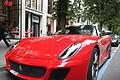 Teuere Autos, die viel Sprit schleudern gehören laut Oxfam zu den Emmissiontreibern. Foto: picture alliance / dpa       -  BMW, VW, Daimler, Ferrari: Die Bayern lieben teure Autos.