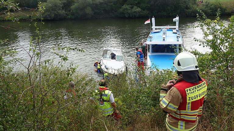 Bootsunfall auf dem Main: Am Sonntagnachmittag kam es zu einem Einsatz von Feuerwehr, Wasserwacht, Wasserschutzpolizei und Rotem Kreuz auf dem Main.