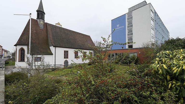 Blick auf das Seniorenheim St. Nikolaus (rechts) der Stiftung Bürgerspital im Würzburger Stadtteil Sanderau. Im Vordergrund die Kapelle des Ehehaltenhauses. Blick auf das Seniorenheim St. Nikolaus (rechts) der Stiftung Bürgerspital im Würzburger Stadtteil Sanderau. Im Vordergrund die Kapelle des Ehehaltenhauses.