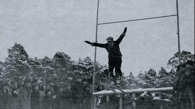 Das erste offizielle Skispringen auf der Sinnberg-Schanze fand am 27. Januar 1929 statt. Unser Archivbild zeigt Willy Wegemer beim Absprung. - Das erste offizielle Skispringen auf der Sinnberg-Schanze fand am 27. Januar 1929 statt. Unser Archivbild zeigt Willy Wegemer beim Absprung. Das erste offizielle Skispringen auf der Sinnberg-Schanze fand am 27. Januar 1929 statt. Unser Archivbild zeigt Willy Wegemer beim Absprung. - Das erste offizielle Skispringen auf der Sinnberg-Schanze fand am 27. Januar 1929 statt. Unser Archivbild zeigt Willy Wegemer beim Absprung.