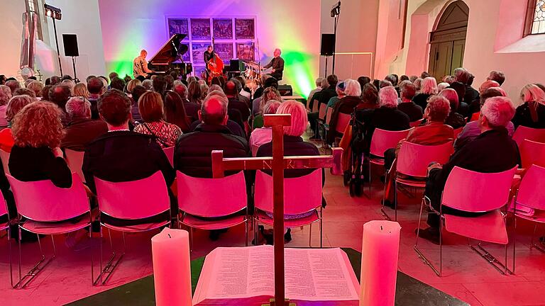 Das Konzert war restlos ausverkauft und das Publikum begeistert. Das Konzert war restlos ausverkauft und das Publikum begeistert.