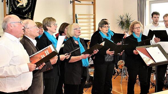 Mit Begeisterung zeigte der Chor des Gesangvereins Marienbrunn bei seinem Jahrtag im Bürgerhaus sein Können.