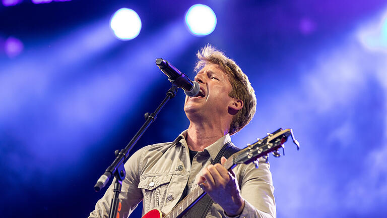Live im Schloss: James Blunt       -  Im Rahmen der Veranstaltungsreihe 'Live im Schloss' tritt am Freitag (05.07.24) der britische Sänger und Songwriter James Blunt im Schlosshof in Bad Mergentheim auf.