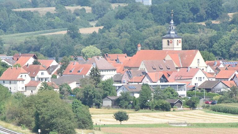 An den Sanierungsarbeiten an der Kirche von Oberstreu beteiligt sich auch die Gemeinde.