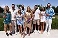 D0F5C.jpg       -  'Temptation Island' 2024: Start, Sendetermine von Staffel 6 und Übertragung. V.l: Nasrin und Josh, Marie und Tammo, Moderatorin Lola Weippert, Laura und Phil, Vivi und Mou.