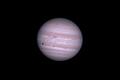 Derzeit als hell leuchtender Punkt hoch am Winterhimmel sichtbar: der 725 Millionen Kilometer entfernte Gasplanet Jupiter. Auf dem Bild sind Wolkenstrukturen sowie der Schatten einer seiner Monde erkennbar.