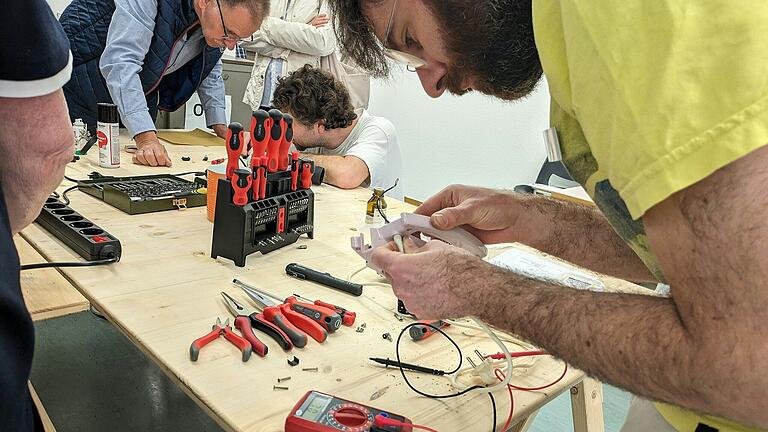 Beim Repair Café in Münnerstadt werden alte Dinge wieder gangbar gemacht. Beim Repair Café in Münnerstadt werden alte Dinge wieder gangbar gemacht. 