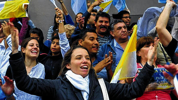 Freude in Argentinien: Katholiken in Buenos Aires jubeln nach der Wahl.