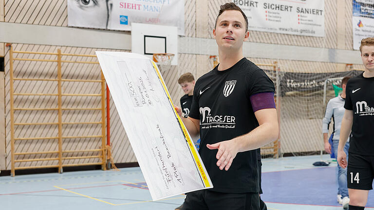 HMB Media/ Julien Becker       -  Impressionen von der Futsal-Bezirksmeisterschaft in Rimpar.