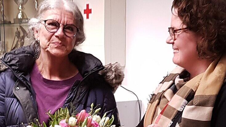 red maja       -  Blumen und jede Menge Dankesworte gab es für Maja Fischels von der TG-Vorsitzenden Ivonne Schmidt-Sauerbrei.