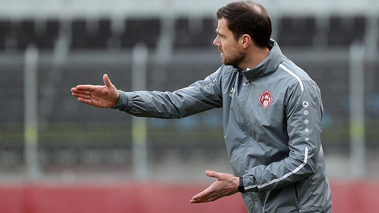 Trainer Marco Wildersinn und seine Würzburger Kickers sind heute beim FC Nürnberg II zu Gast. Trainer Marco Wildersinn und seine Würzburger Kickers sind heute beim FC Nürnberg II zu Gast.
