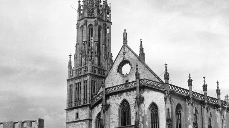 Die ausgebrannte Marienkapelle. Die ausgebrannte Marienkapelle.