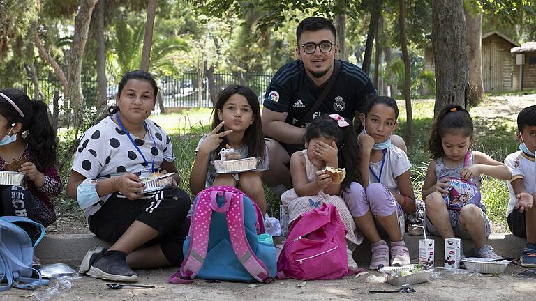 Mohamad Albdewi von der Sant'Egidio Gemeinde Würzburg hat den Kindern im Camp Elenoas Hoffnung gebracht.