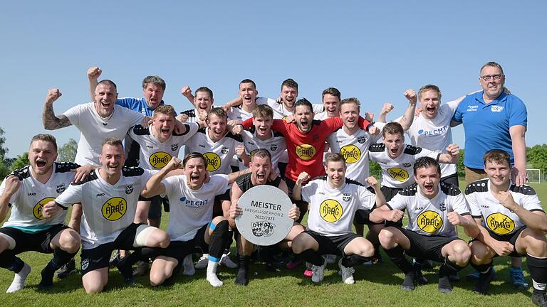 Die DJK Salz/Mühlbach ist Meister der Kreisklasse Rhön 2 und steigt erstmals in die Kreisliga auf. Vorne von links: Philipp Scholz, Christopher Schmitt, Marek Buchowski, Spielertrainer Oliver Stumpf, Jannik Hetterich, Ionut Neata und Mika Johannes. In der Mitte von links: Gerd Filbig (Physio), Fabian Müller, Matteo Bach, Philip Stapf, Marcel Wehr, Michael Schmitt und Marco Stumpf. Hinten von links: Sportleiter Volker Straub, Michael Neugebauer, German Duarte Penaloza, Nico Reichert, Leon Seufert, Michael Ganß (Co-Trainer) und Johannes Roos, Vorsitzender der DJK Mühlbach. Die DJK Salz/Mühlbach ist Meister der Kreisklasse Rhön 2 und steigt erstmals in die Kreisliga auf. Vorne von links: Philipp Scholz, Christopher Schmitt, Marek Buchowski, Spielertrainer Oliver Stumpf, Jannik Hetterich, Ionut Neata und Mika Johannes. In der Mitte von links: Gerd Filbig (Physio), Fabian Müller, Matteo Bach, Philip Stapf, Marcel Wehr, Michael Schmitt und Marco Stumpf. Hinten von links: Sportleiter Volker Straub, Michael Neugebauer, German Duarte Penaloza, Nico Reichert, Leon Seufert, Michael Ganß (Co-Trainer) und Johannes Roos, Vorsitzender der DJK Mühlbach.