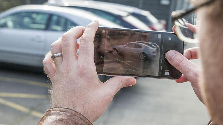 Main-Post mobil: Betrug beim Gebrauchtwagenverkauf - Mal schnell ein Foto vom Gebrauchten machen und dann ab damit auf ein Gebrauchtwagen-Portal im Internet. Was einfach klingt, kann schnell Ärger bereiten - nämlich dann, wenn man als Verkäufer an Betrüger gerät. Main-Post mobil: Betrug beim Gebrauchtwagenverkauf - Mal schnell ein Foto vom Gebrauchten machen und dann ab damit auf ein Gebrauchtwagen-Portal im Internet. Was einfach klingt, kann schnell Ärger bereiten - nämlich dann, wenn man als Verkäufer an Betrüger gerät.