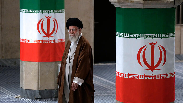Religionsführer Chamenei.jpeg       -  Wie geht es im Iran weiter, wenn der mächtige Religionsführer Ajatollah Ali Chamenei stirbt?