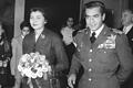 Das iranische Kaiserpaar Soraya und Mohammed Reza Pahlavi im Februar 1955 beim Betreten des Saals im Hamburger Hotel Atlantic, in dem die iranische Kolonie einen Empfang für sie veranstaltete.