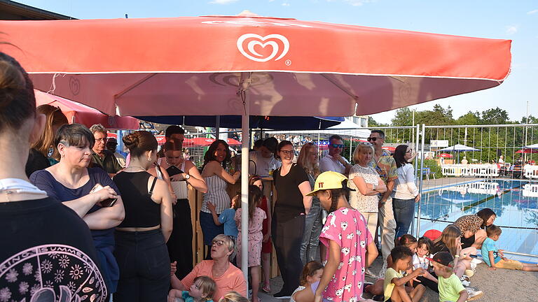 Vor dem Auftritt der HipHop-Tanzgruppen des SV Frankonia