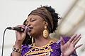 Kräftige Stimme: Die Sängerin der Gruppe &bdquo;Mama Afrika&ldquo;, die das Festival eröffnete.