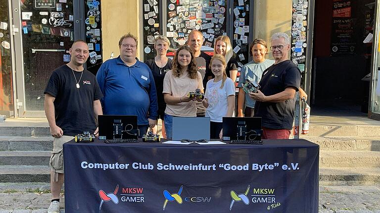 Der Computer Club Schweinfurt, kurz CCSW, veranstaltete zum vierten mal die „Roboterwerkstatt“ für Jugendliche von 12 bis 16 Jahren Der Computer Club Schweinfurt, kurz CCSW, veranstaltete zum vierten mal die „Roboterwerkstatt“ für Jugendliche von 12 bis 16 Jahren